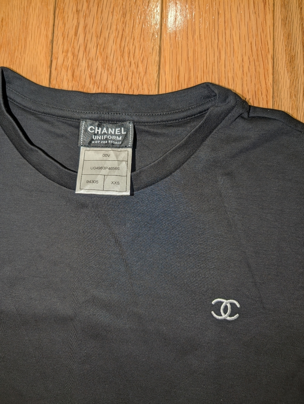BB6. NWOT CHANEL UNIFORM EMBROIDERED CC TSHIRT - Picture 3 of 6